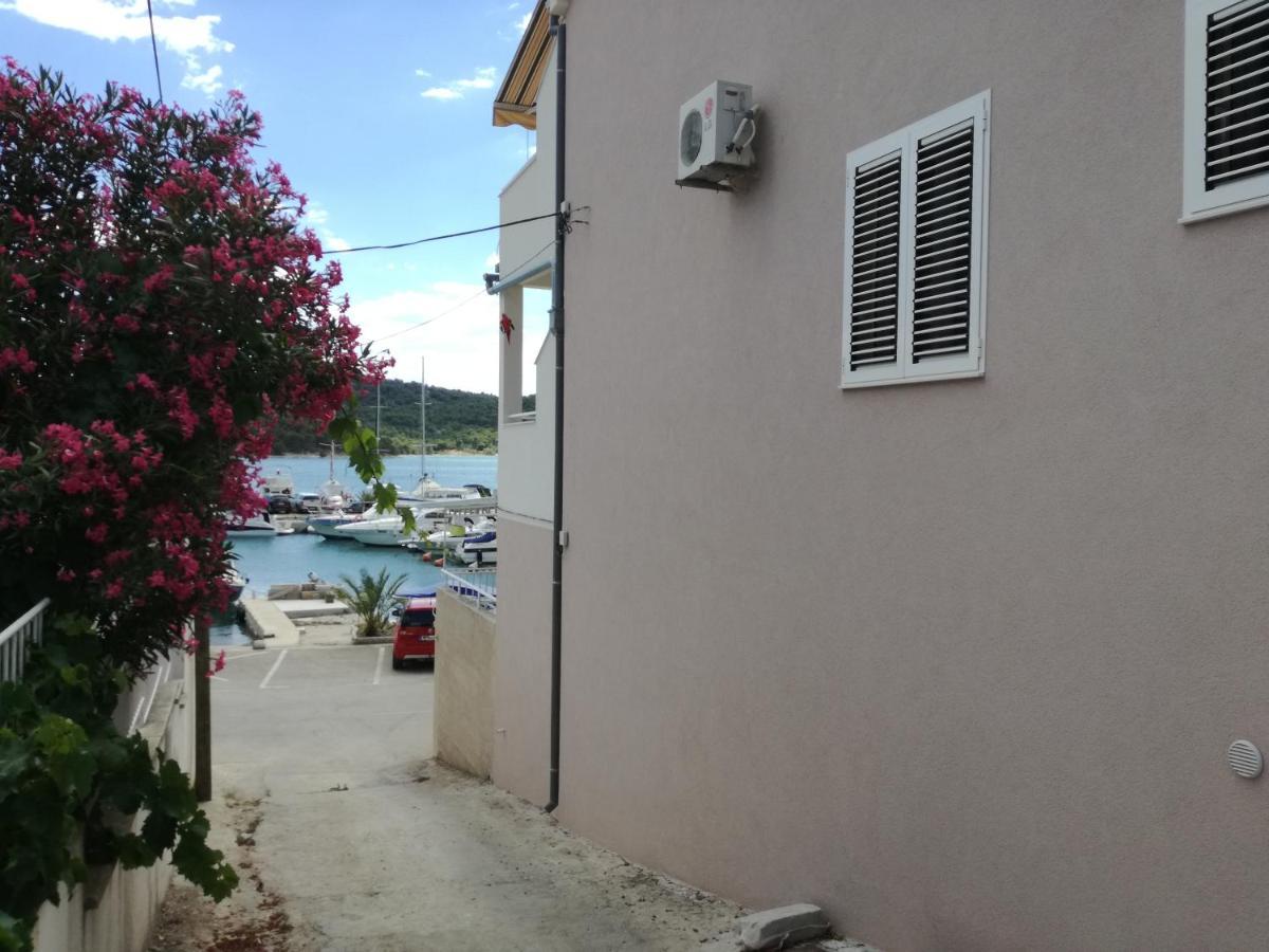 Apartments Nera Tisno Esterno foto