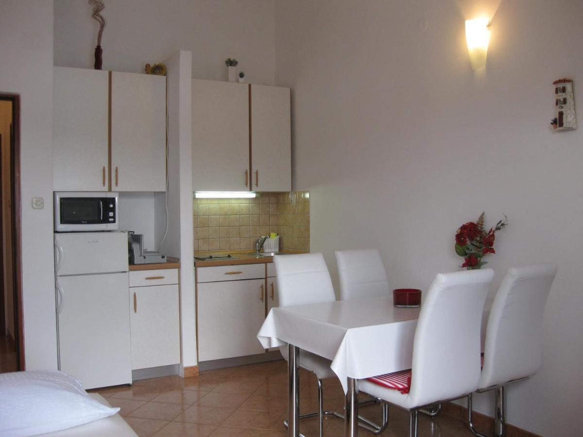 Apartments Nera Tisno Esterno foto
