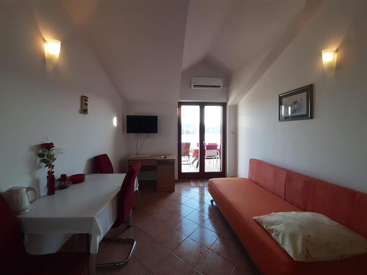 Apartments Nera Tisno Esterno foto