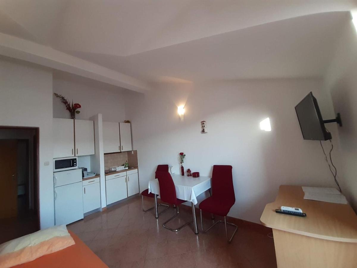 Apartments Nera Tisno Esterno foto