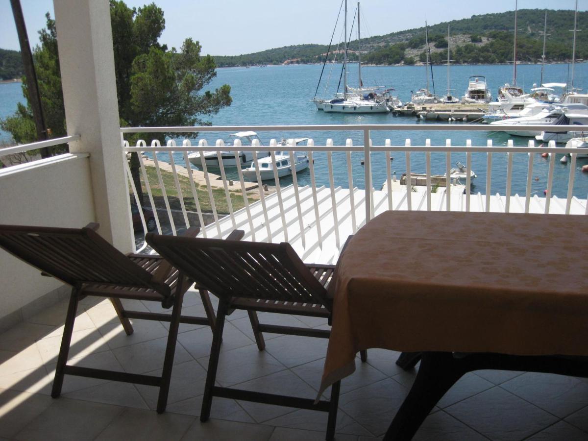 Apartments Nera Tisno Esterno foto